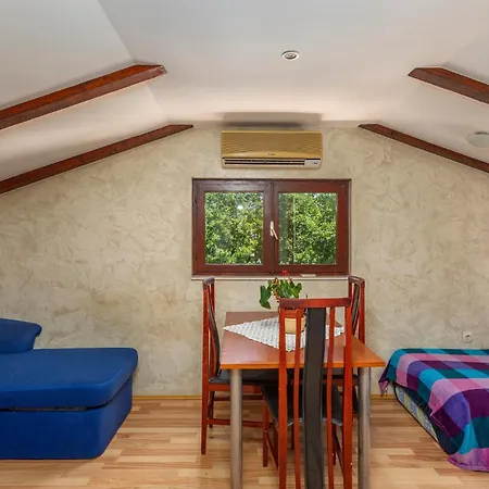 Apartmán Awesome In With Wifi Njivice