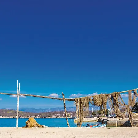 Apartmán Awesome In With Wifi Njivice